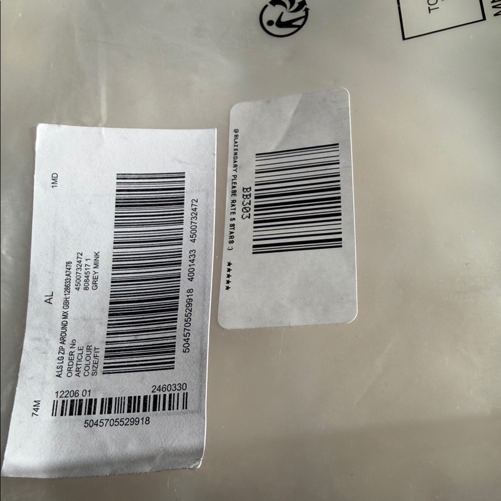 Burberry NEW with original tags, plaid full zip around wallet! $690 Retail - Picture 11 of 16